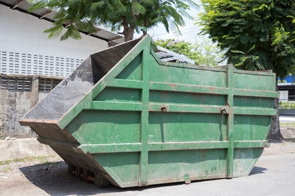 Advantages of Dumpster Rental vs. Hiring a Junk Removal Service